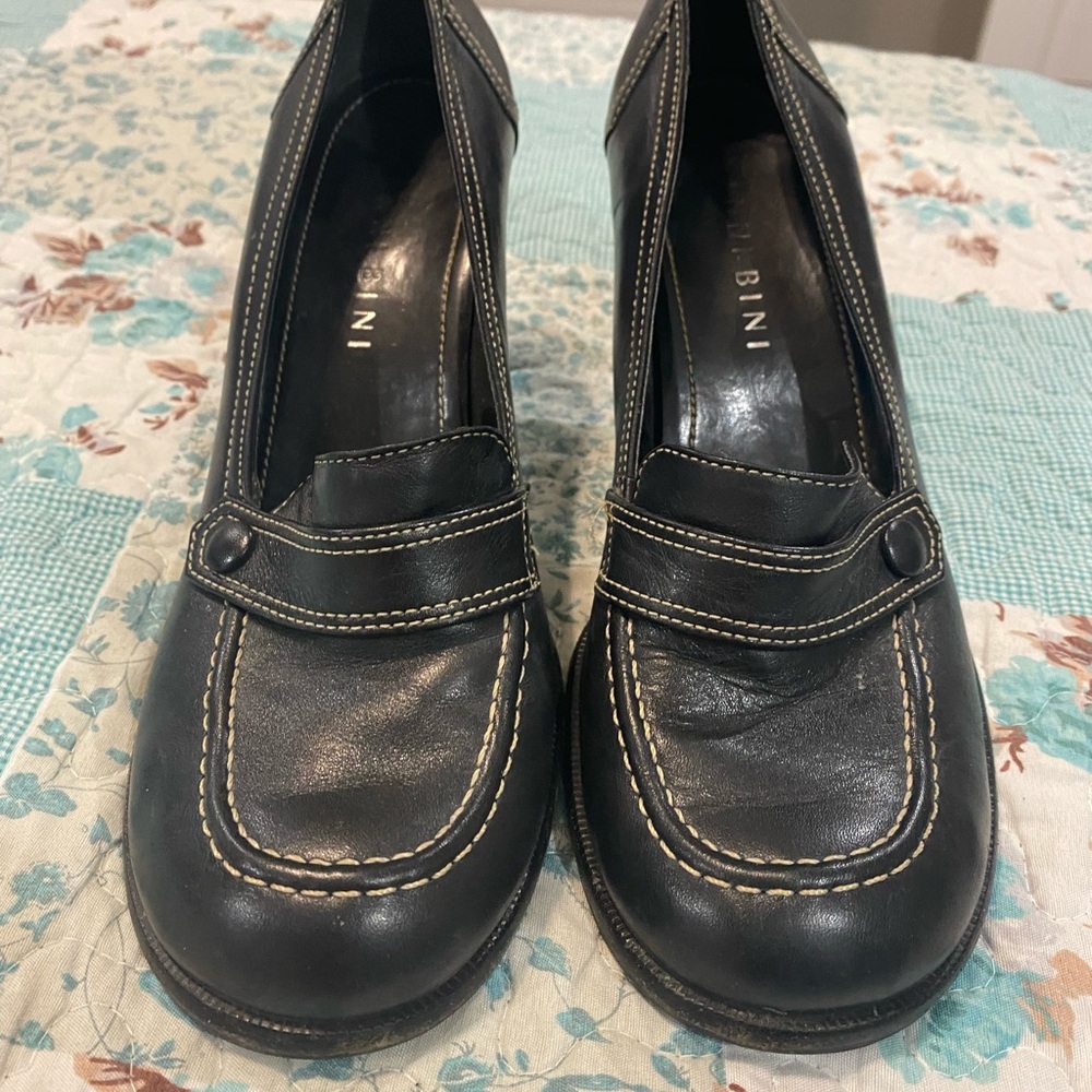 Great condition size 9 woman’s black heels
